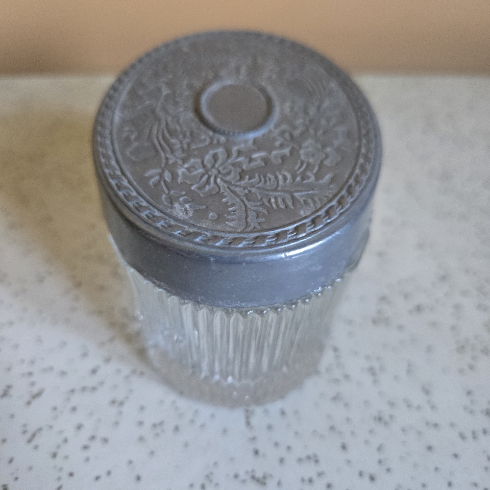 Avon Vintage Oval Glass Trinket Jar with Ornate Silver Lid - Picture 5 of 7